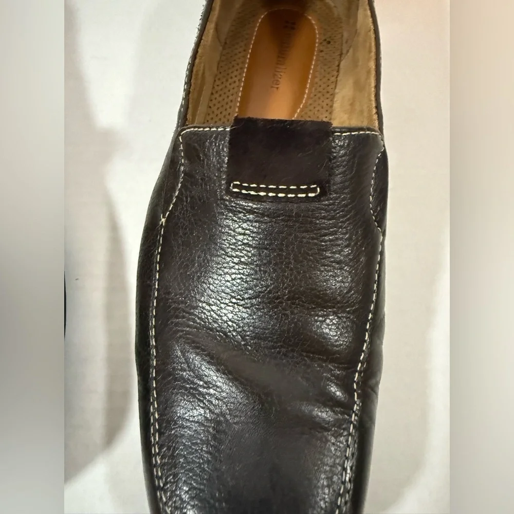 Men’s Naturalizer brown leather upper size 10 loafer shoes